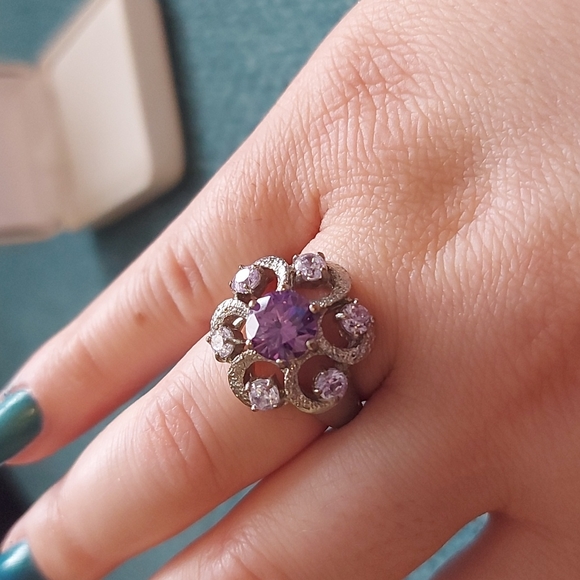 PURPLE FLOWER FASHION RING NEW! - Picture 2 of 3